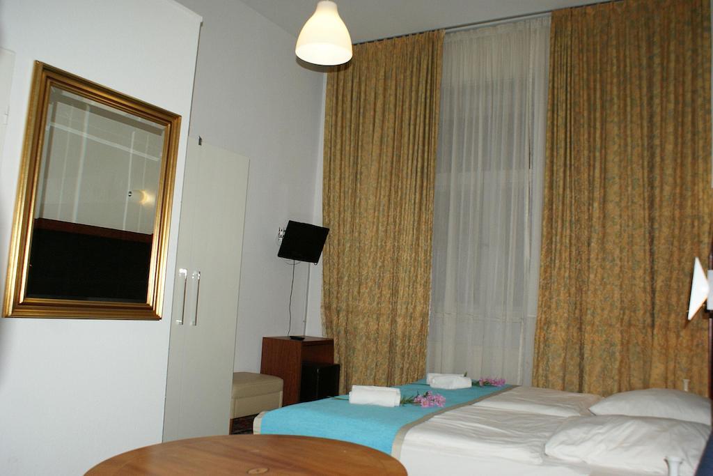 Hotel Garni Aaberna Berlin Room photo