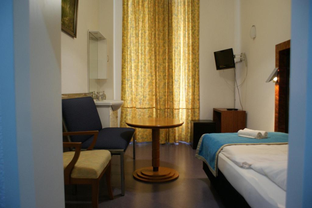 Hotel Garni Aaberna Berlin Room photo